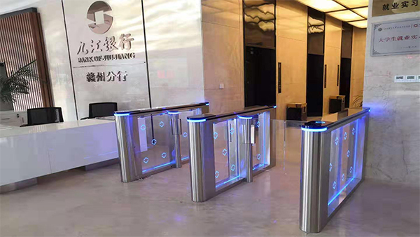 速通門(mén)和擺閘的區(qū)別是什么？